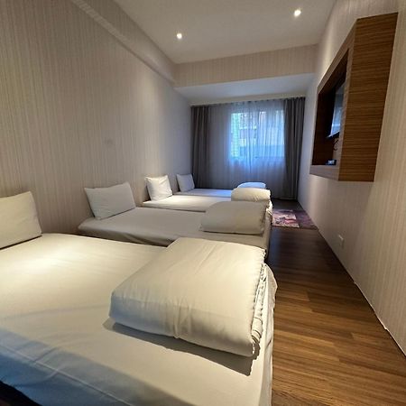 Young Soarlan Hotel - Тайнан Екстериор снимка