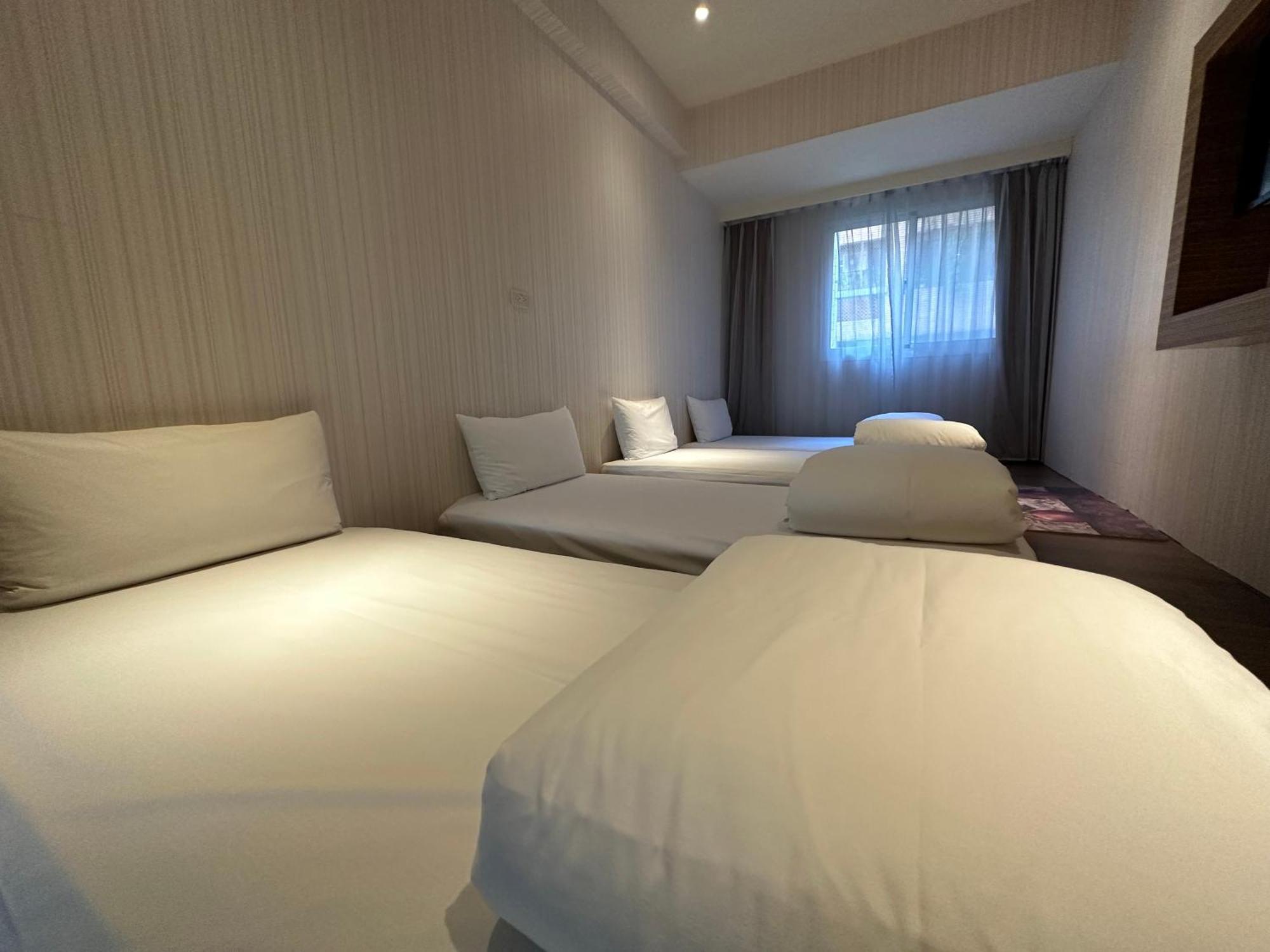 Young Soarlan Hotel - Тайнан Екстериор снимка