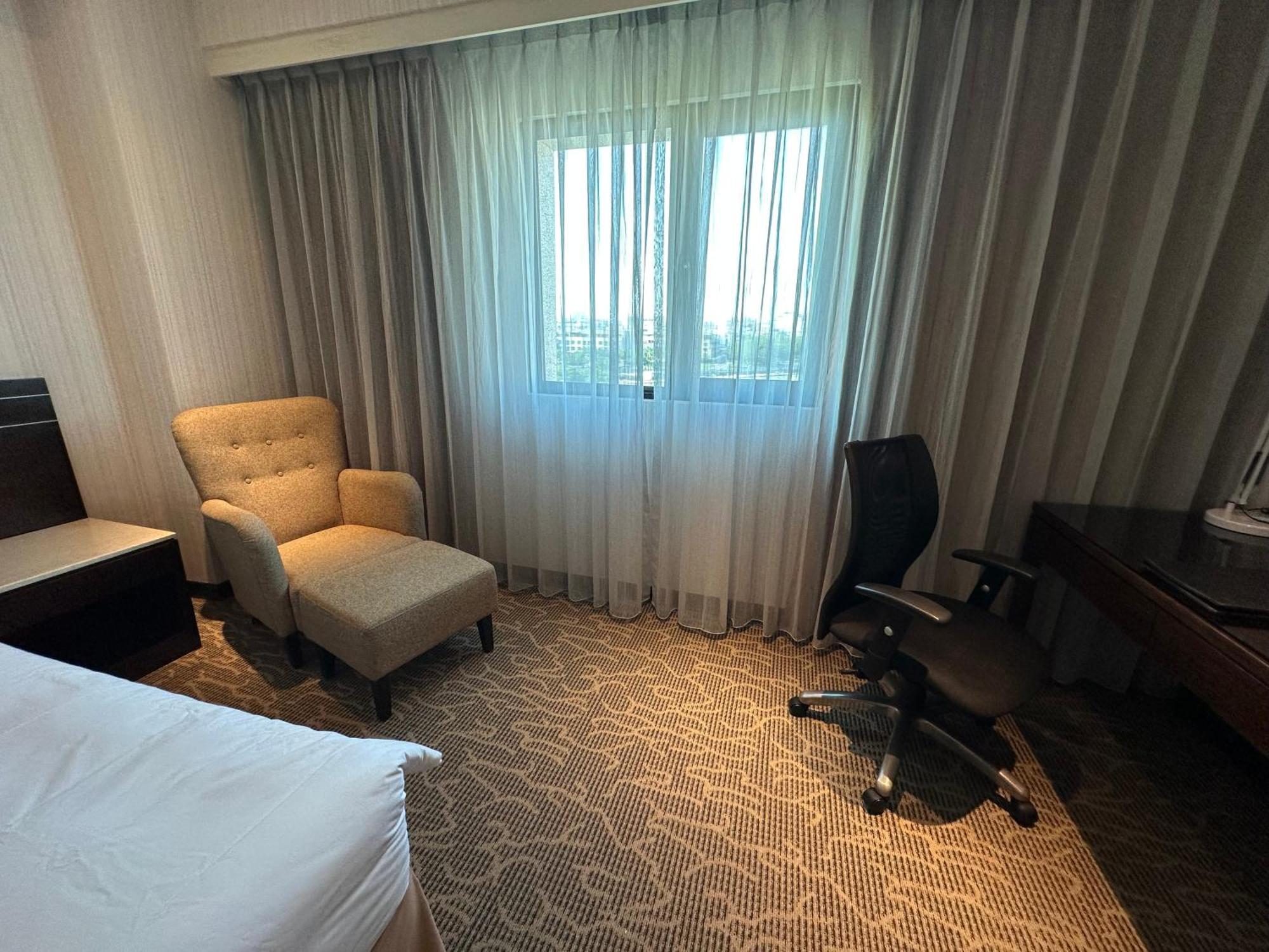 Young Soarlan Hotel - Тайнан Екстериор снимка