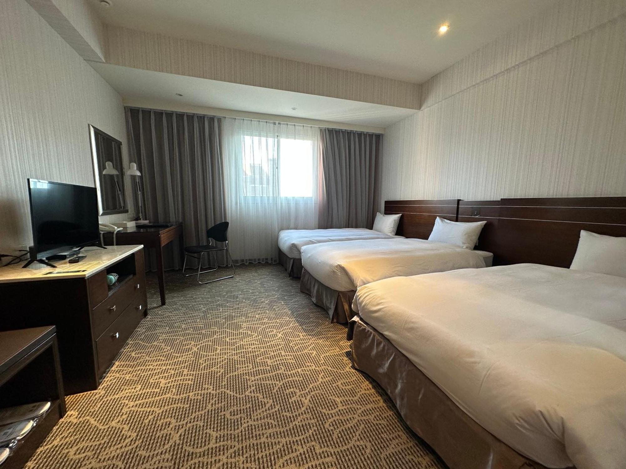 Young Soarlan Hotel - Тайнан Екстериор снимка